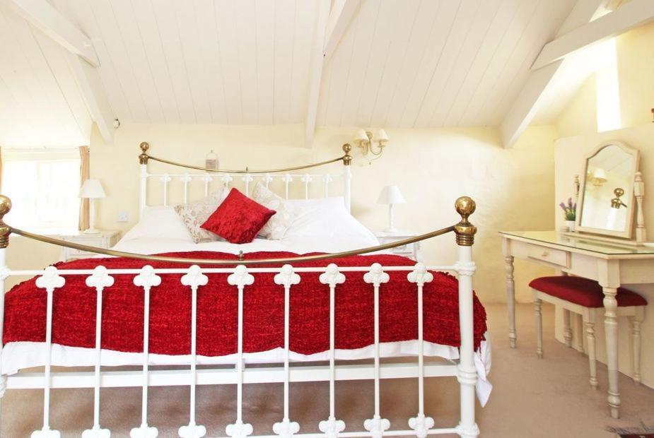 Meadowside Cottage, Characterful Grade 2 Listed Cottage Near To Wadebridge And Padstow Exteriör bild