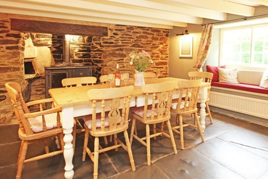Meadowside Cottage, Characterful Grade 2 Listed Cottage Near To Wadebridge And Padstow Exteriör bild